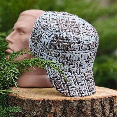 Кепка-німка з букле утеплена із захистом вух коричневого кольору чоловіча 477 фото